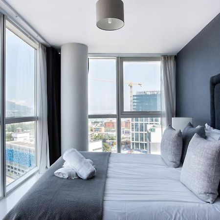 Titanic & City Views, Ultra Luxury City Parking ベルファスト エクステリア 写真
